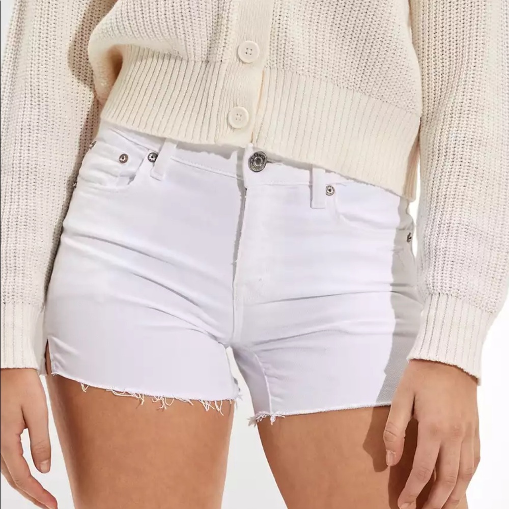 American Eagle AE White low rise MIDI shorts size 6